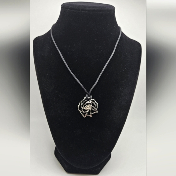 ๐ข3/$19๐ข MK 2004 Rose Pendant on Black Cord Necklace Michael Kors - Picture 1 of 5